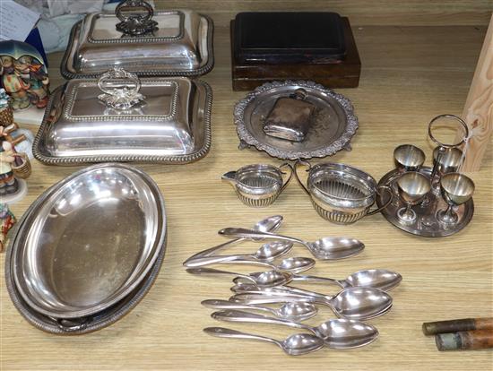 A cased set of silver teaspoons and sundry plated items